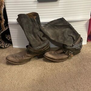 Slouchy corral boots size 8